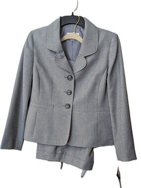 NWT Le Suit Petite Women’s 2-Piece Light Gray Pant Suit Size 8P